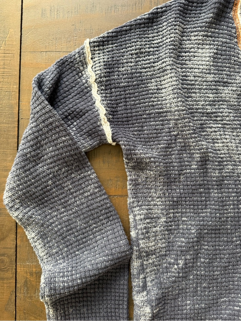 Sundance Women’s V-Neck Washed Slate Gray Long Sleeve Sweater - Picture 7 of 9